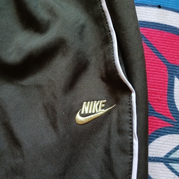 Nike polyester, Made in Malaysia Size 12 to 14. Good for 5'8 to 5'10. Unisex. - Picture 4 of 5